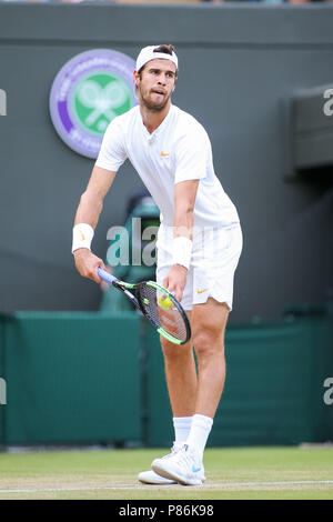 Londres, Royaume-Uni. 09 juillet 2018. Karen Khachanov (RUS) Tennis : Karen Khachanov de la Russie lors de la quatrième ronde du tournoi match du championnat de tennis sur gazon de Wimbledon, Novak Djokovic, contre la Serbie lors de l'All England Lawn Tennis et croquet Club à Londres, Angleterre . Credit : AFLO/Alamy Live News Banque D'Images