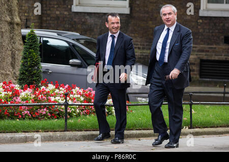 Londres, Royaume-Uni. 10 juillet, 2018. Cairns Alun MP, Secrétaire d'État pour le pays de Galles, et Geoffrey Cox QC MP, Procureur Général, l'arrivée au 10 Downing Street pour la première réunion du Cabinet depuis la démission de ministres de David Davis MP et Boris Johnson MP. Credit : Mark Kerrison/Alamy Live News Banque D'Images