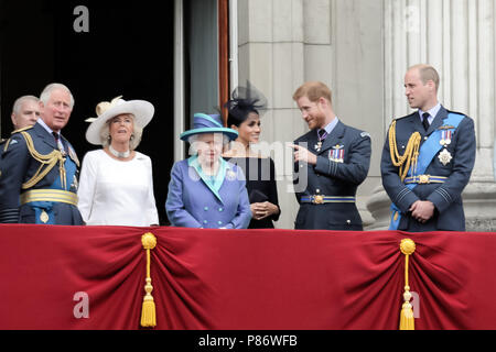 Londres, Royaume-Uni. 10 juillet 2018. Les membres de la famille royale britannique à regarder le défilé du palais de Buckingham balcon pour commémorer les 100 ans de la RAF Crédit : Amanda rose/Alamy Live News Banque D'Images