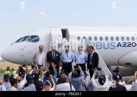 Toulouse ( France) Juillet 10th, 2015 ; Présentation du nouvel Airbus A220-300 vole pour la première fois au centre de livraison d'Airbus à Toulouse . Plan sont issu de C series CS300 de Bombardier Credit : Sebastien Lapeyrere/Alamy Live News. Banque D'Images