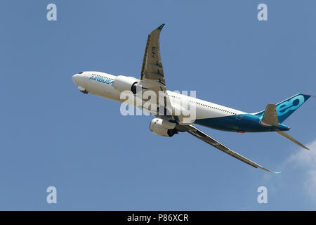 Toulouse ( France) Juillet 10th, 2015 ; Airbus A330 NEO sur l'aéroport de Toulouse à côté des sites airbus Credit : Sebastien Lapeyrere/Alamy Live News. Banque D'Images