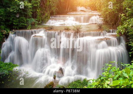 Huay Mae Khamin Cascade paradis, situé en forêt profonde de la Thaïlande Banque D'Images