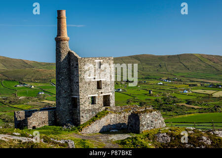 La mine de cuivre de Allihes et cheminée péninsule de Beara Comté de Cork Irlande Banque D'Images