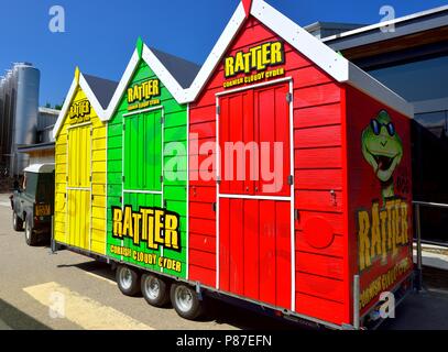 Cabines de plage mobile mobile ,bar,Bar,Healeys rattler Cornish Cyder Farm,Penhallow, Truro, Cornwall, Angleterre, Royaume-Uni Banque D'Images