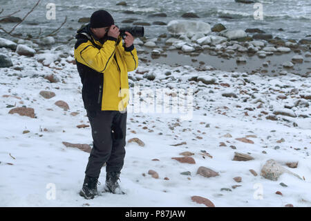 Photographier à l'hiver, le photographe a pris ses gants, le photographe dans la rue dans le froid Banque D'Images