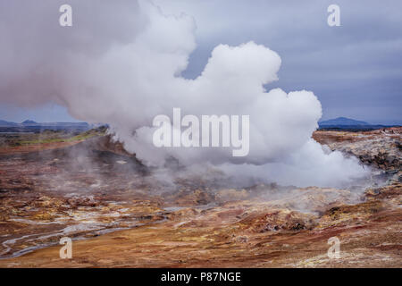 Dans la zone géothermique de Gunnuhver UNESCO Global Geopark Reykjanes près de Grindavik ville, le sud de l'Iceland Banque D'Images