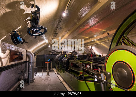 Londres, Royaume-Uni - 20 mars 2018 : aperçu de l'ensemble des salles des machines victoriennes à l'intérieur du Tower Bridge. Les moteurs ici une fois utilisée pour alimenter le Bridge des ascenseurs. London, UK Banque D'Images