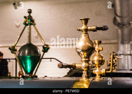 Londres, Royaume-Uni - 20 mars 2018 : moteur gère, à l'intérieur du Tower Bridge. Les salles des machines victoriennes la chambre des moteurs à charbon utilisé pour une fois Banque D'Images