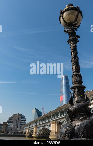 La gare de Blackfriars, centre de Londres, Angleterre, Royaume-Uni. Banque D'Images