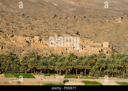 Village de pierre dans paysage de désert Jabal Shams, Oman Banque D'Images