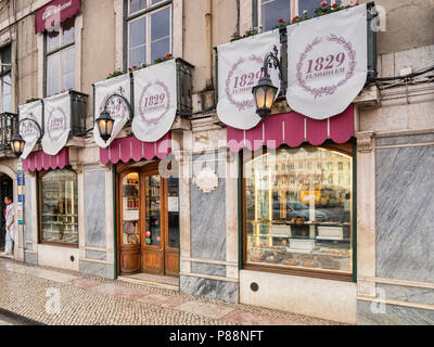 27 Février 2018 : Lisbonne, Portugal - la Confeitaria Nacional, ou pâtisserie nationale, établie en 1829, est considéré comme le plus ancien de Lisbonne. Banque D'Images