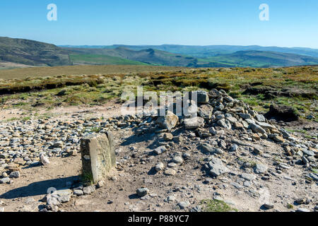 Au sud-ouest de Mill Hill Hayfield sur le Pennine Way, au-dessus de Glossop, Peak District, Derbyshire, Angleterre, Royaume-Uni. Banque D'Images