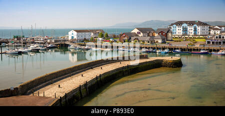 Royaume-uni, Irlande du Nord, Co Antrim, Carrickfergus, port, augmentation de la vue panoramique à partir de Norman murs du château Banque D'Images