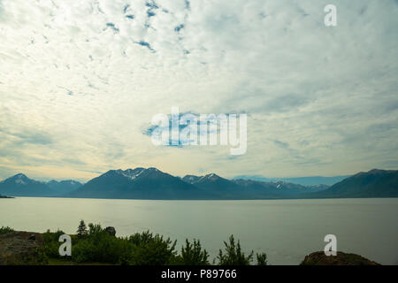 Une vue de Cook Inlet près d'Anchorage, Alaska. Banque D'Images