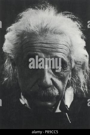 Albert Einstein (1879-1955), físico - alemán nacionalizado estadounidense. Premio Prix Nobel de physique en 1921. Año 1945. Banque D'Images