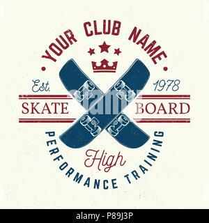 Club de planche à roulettes d'un insigne. Vector illustration. Club de patinage d'emblèmes, signes et t-shirt design. Skateboard typographie design avec skateboards et casque. Sport extrême. Illustration de Vecteur