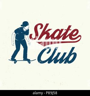 Club de patinage d'un insigne. Vector illustration. Club de patinage d'emblèmes, signes et t-shirt design. Skateboard typographie design avec skateboards et casque. Sport extrême. Illustration de Vecteur