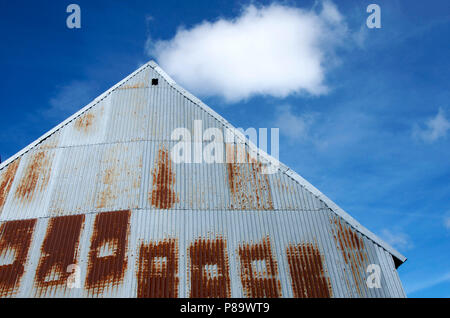 D'un pignon rusty barn. Auvergne, France Banque D'Images