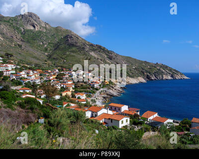 Baie et le village Chiessi, Elbe, la Région Toscane, province de Livourne, Italie, Europe Banque D'Images