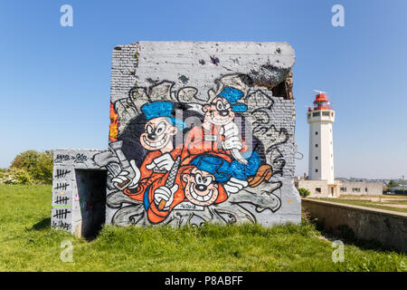 La phare et son Hevre bumkers abandonnés Banque D'Images