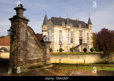 Une partie de la porte d'entrée du château Schaloen dans Oud-Valkenburg dans la province Limbourg Banque D'Images