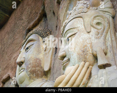Statues bouddhistes en pierre au grottes de Maijishan à Gansu, Chine. Banque D'Images
