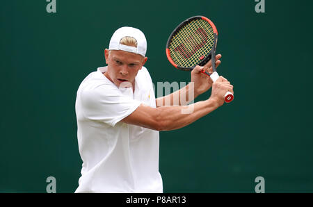 Anton Matoucewitch en action le huitième jour du tournoi de Wimbledon à l'All England Lawn Tennis et croquet Club, Wimbledon. ASSOCIATION DE PRESSE Photo. Photo date : mardi 10 juillet 2018. Voir l'histoire de Wimbledon TENNIS PA. Crédit photo doit se lire : John Walton/PA Wire. RESTRICTIONS : un usage éditorial uniquement. Pas d'utilisation commerciale sans l'accord préalable écrit de l'. PROFILS TÊTES L'utilisation de l'image fixe seulement - pas d'images en mouvement pour émuler la diffusion. Pas de superposition ou l'enlèvement de parrain/ad logos. Appelez le  +44 (0)1158 447447 pour de plus amples informations. Banque D'Images