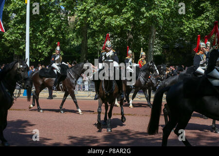 Sa Majesté la Reine Elizabeth II aux autres membres de la famille royale de voyager le long du Mall dans un chariot en haut pendant la parade la couleur qui marque la 92ème célébration de l'anniversaire officiel de la Reine d''atmosphère où : London, Royaume-Uni Quand : 09 Juin 2018 Crédit : Dinendra Haria/WENN Banque D'Images