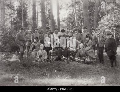 La famille de l'empereur Alexandre III avec des amis sur la chasse dans le parc de Bialowieza. Musée : l'État russe et Film Photo Archive, Moscow. Banque D'Images