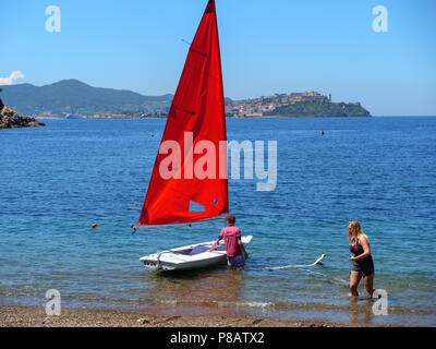 Base nautique, plage Spiaggia Bagnaia, Elbe, la Région Toscane, province de Livourne, Italie, Europe Banque D'Images