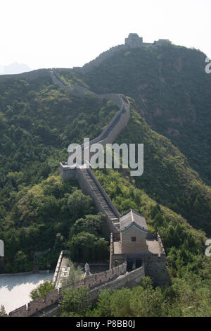 Le secteur de Jinshanling de la Grande Muraille de Chine s'étend le long de la frontière nord de la Chine Banque D'Images