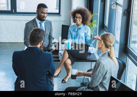 High angle view of multicultural businesspeople having coffee break in office Banque D'Images