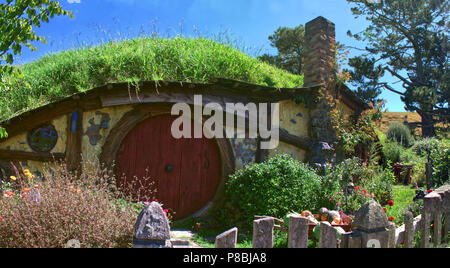 Vue panoramique de Sam's Hobbit trou à l'Hobbiton movie set, Matamata Nz Banque D'Images