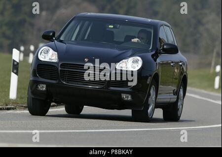 Porsche Cayenne Turbo 2003 rapide modèle SUV - montrant la conduite Banque D'Images