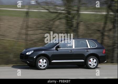 Porsche Cayenne Turbo 2003 rapide modèle SUV - Vues avant et latérale Banque D'Images