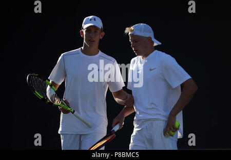 TAD Maclean et Anton Matusevich en action le huitième jour des championnats de Wimbledon au All England Lawn tennis and Croquet Club, Wimbledon. APPUYEZ SUR ASSOCIATION photo. Date de la photo: Mardi 10 juillet 2018. Voir PA Story TENNIS Wimbledon. Le crédit photo devrait se lire: Steven Paston/PA Wire. Banque D'Images