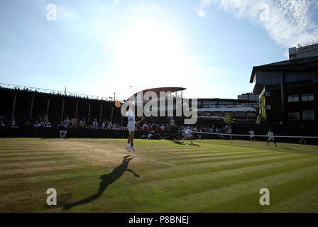 TAD Maclean et Anton Matusevich en action le huitième jour des championnats de Wimbledon au All England Lawn tennis and Croquet Club, Wimbledon. APPUYEZ SUR ASSOCIATION photo. Date de la photo: Mardi 10 juillet 2018. Voir PA Story TENNIS Wimbledon. Le crédit photo devrait se lire: Steven Paston/PA Wire. Banque D'Images