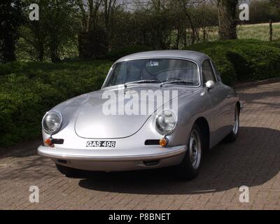 356B PORSCHE CARRERA GT 2 Litre coupé de la concurrence 1962 - montrant vue avant Banque D'Images