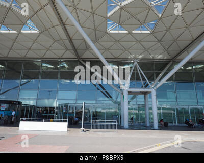 STANSTED, Royaume-Uni - CIRCA Juin 2018 : London Stansted Airport design par l'architecte Lord Norman Foster Banque D'Images