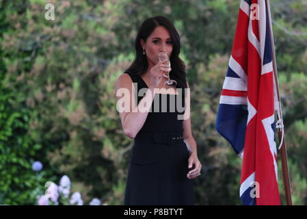 La Duchesse de Sussex participe à une fête d'été à la résidence de l'ambassadeur britannique à Glencairn House, lors d'une visite à Dublin, Irlande avec son mari le duc de Sussex. Banque D'Images