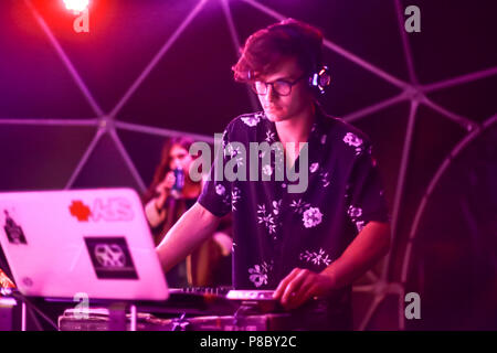 ZAGREB, CROATIE - 26 juin 2018 : Silent Party by Yem kolektiv DJ sur le 13ème festival INmusic situé sur le lac Jarun à Zagreb, Croatie. Banque D'Images