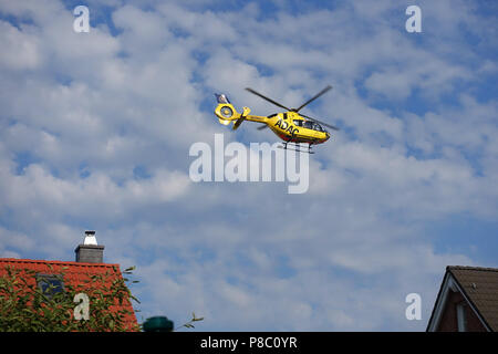 Berlin, Allemagne, l'ADAC de sauvetage par hélicoptère Christoph 31 en vol Banque D'Images