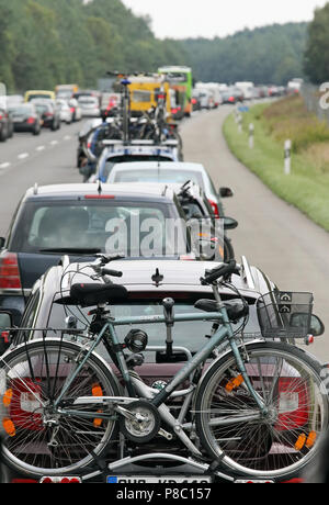 Neuruppin, l'Allemagne, l'embouteillage sur l'A24 en direction nord Banque D'Images