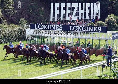 Iffezheim, Allemagne, chevaux et jockeys au début Banque D'Images