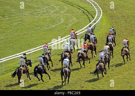 Iffezheim, Allemagne, chevaux et jockeys dans la course Banque D'Images