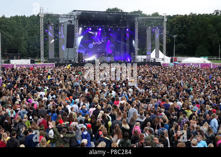 Berlin, Allemagne, foule à Berlin 18/12/06 2017 à l'hippodrome de Hoppegarten Banque D'Images