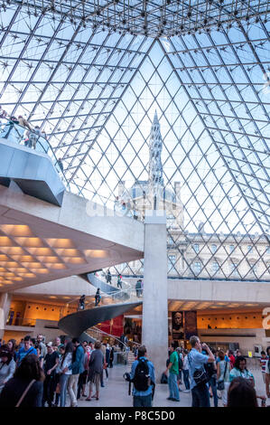 Intérieur du Musée du Louvre à Paris, France. Banque D'Images
