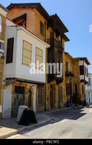 Maisons traditionnelles rénovées dans le district de Arabahmet nord de Nicosie (Lefkosa), République turque de Chypre du Nord Banque D'Images