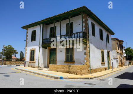 Maisons traditionnelles rénovées dans le district de Arabahmet nord de Nicosie (Lefkosa), République turque de Chypre du Nord Banque D'Images