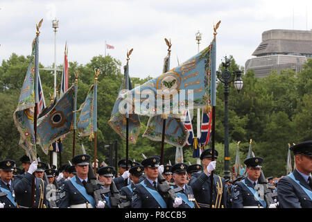 Londres, Royaume-Uni. 10 juillet, 2018. RAF100 Parade et défilé, le Mall & Buckingham Palace, London, UK, 10 juillet 2018, centenaire de l'Armée de l'air yal parade et défilé des avions de la RAF sur Londres. Credit : Riche Gold/Alamy Live News Banque D'Images